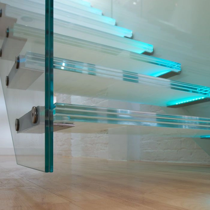 Beloopbaar glas bij een trap