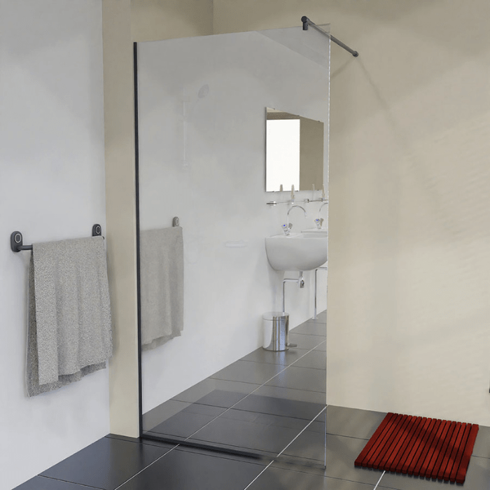 zwarte-douchewand-met-spiegel-glas